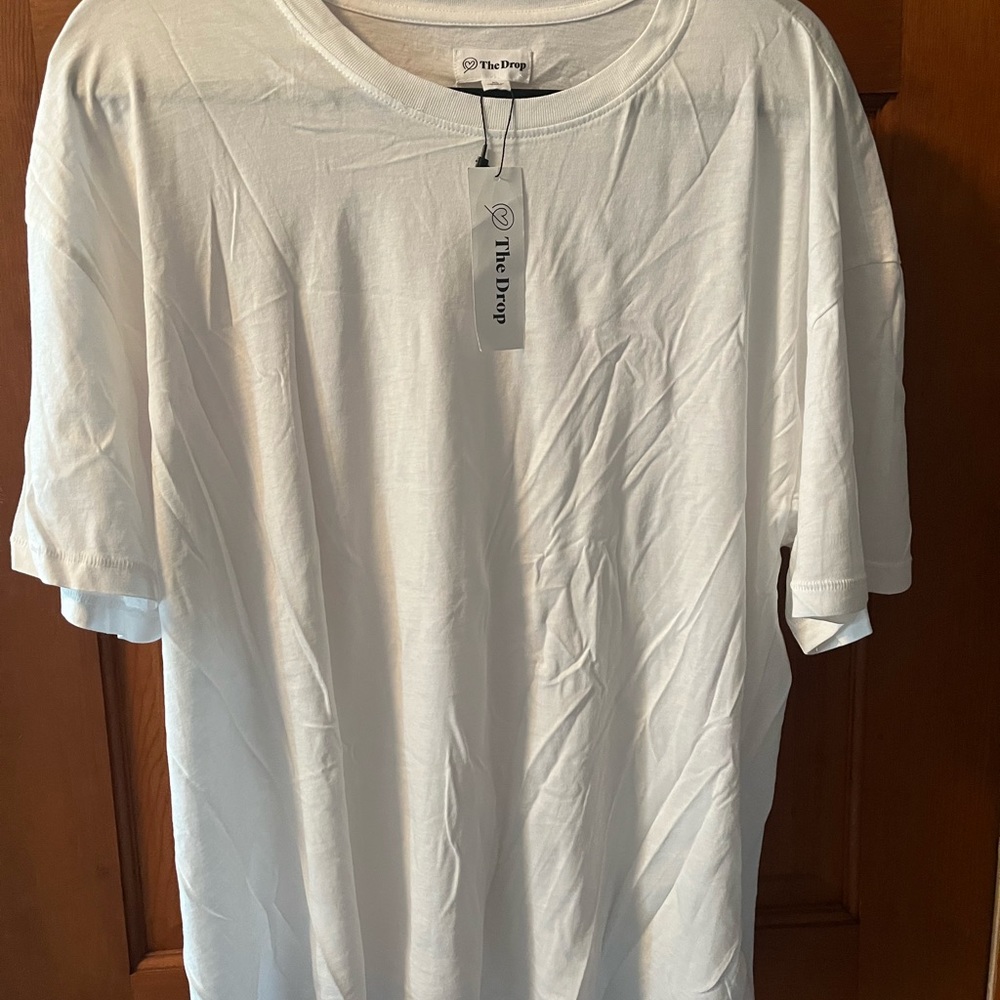 NWT classic white Tee